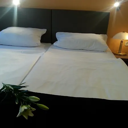 Zum Berggarten 3*
